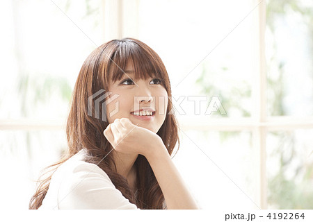 くつろぐ女性 4192264