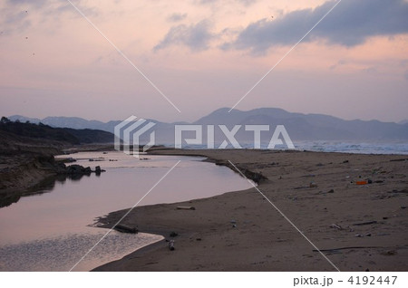 夕日ヶ浦・川と海と空 4192447