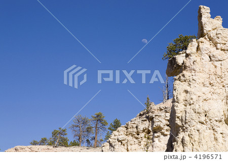 Moonrise in Bryce Canyon 4196571