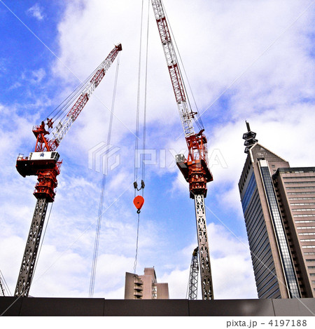 建設中のクレーン 4197188