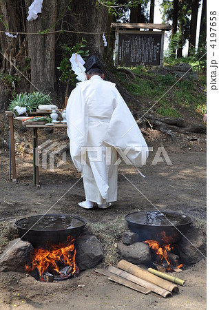 大分県竹田市　荻神社　ゆたて神楽 4197658