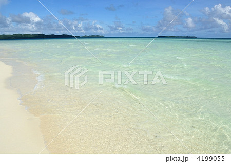 パラオ ロングビーチ 遠浅の海の写真素材