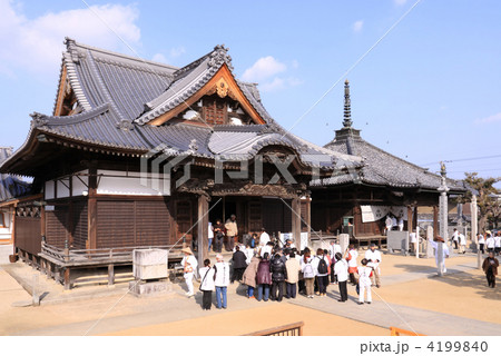 四国霊場第87番札所「長尾寺」本堂と大師堂 四国霊場第87番札所「長尾寺」本堂と大師堂 4199840