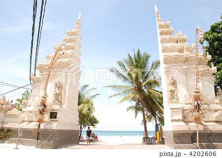 クタビーチの「割れ門」(クタ/バリ島・インドネシア) クタビーチの「割れ門」(クタ/バリ島・インドネシア) 4202606