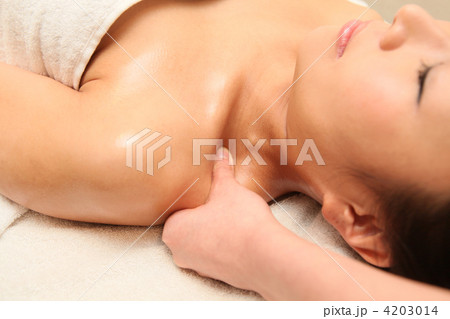 esthetic　撮影協力: 3BエステサロンLuki'A（麻布十番） 4203014