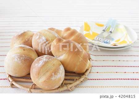 パン たくさん テーブル パン たくさん テーブル 4204815
