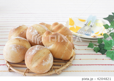 パン　たくさん　テーブル 4204821