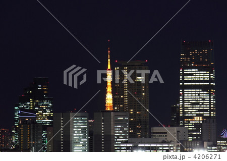 新宿から望む東京タワーの夜景 新宿から望む東京タワーの夜景 4206271