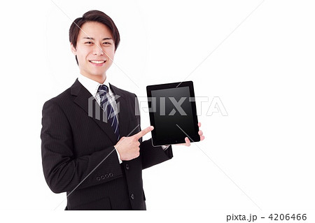iPadを見せるビジネスマン 4206466