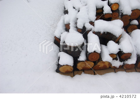 薪の冠雪1 薪の冠雪1 4210572