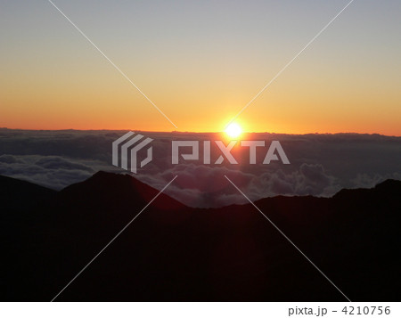 マウイ島 ハレアカラの朝日の写真素材