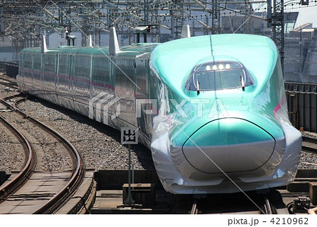 青森新幹線 新型新幹線 Ｅ5系はやぶさの写真素材 [4210962] - PIXTA