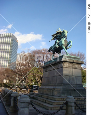 皇居外苑の楠木正成像 4211356
