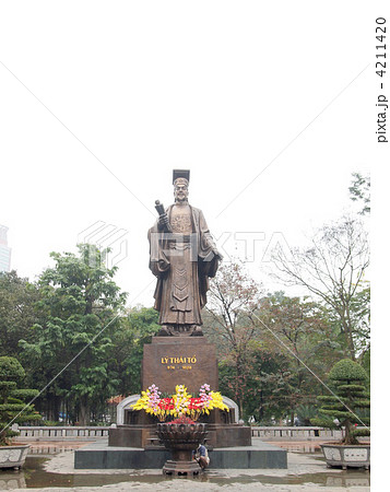 ベトナム・ハノイ　後黎朝大越国初代皇帝・黎利の銅像 4211420