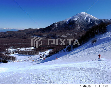 蓼科山とゲレンデ 蓼科山とゲレンデ 4212356