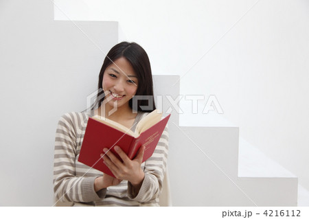 本を読む女性 本を読む女性 4216112