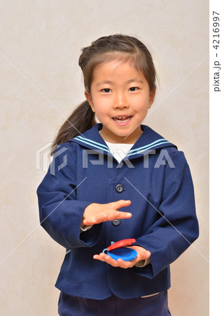 幼稚園でカスタネットの練習 4216997