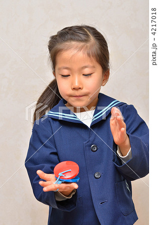 幼稚園でカスタネットの練習 幼稚園でカスタネットの練習 4217018