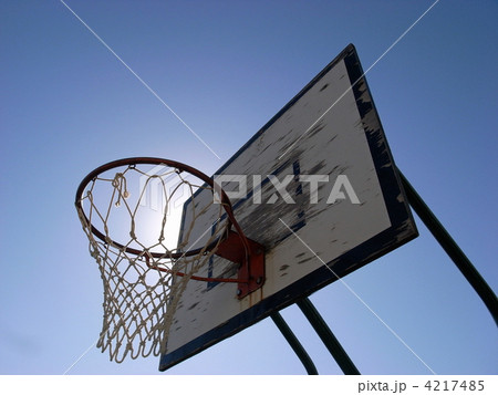 青空とバスケットゴール 青空とバスケットゴール 4217485