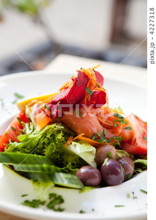 Delicious smoked salmon salad 4227318