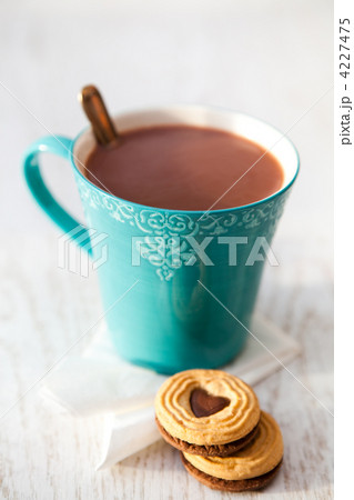 Hot chocolate and biscuits 4227475