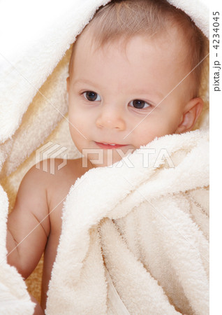 smiling baby in towel smiling baby in towel 4234045