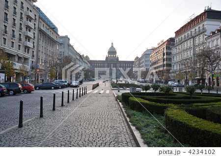 プラハ　ヴァーツラフ広場と国立博物館 4234102