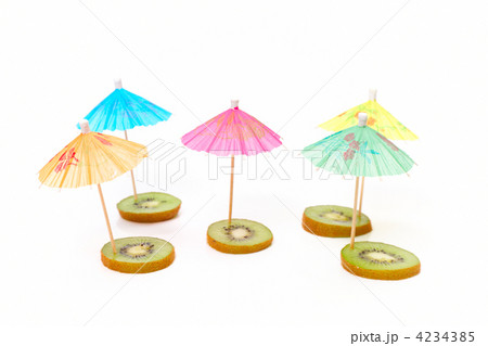 cocktail umbrellas on the slices of kiwi cocktail umbrellas on the slices of kiwi 4234385