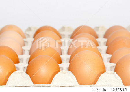 brown eggs in box 4235316