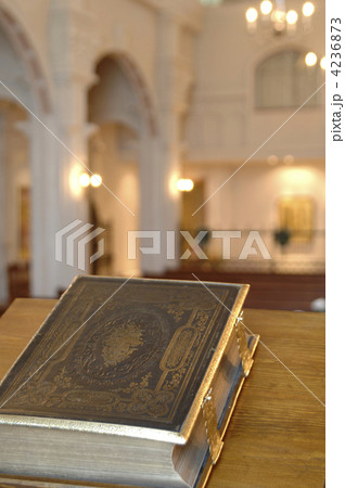 聖書とチャペル 4236873