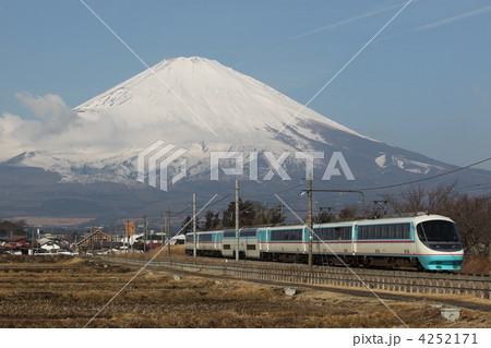 御殿場線を走行する特急あさぎり（小田急編成） 4252171