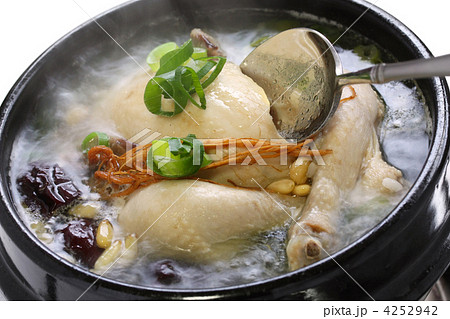 湯気の立ったサムゲタン 4252942