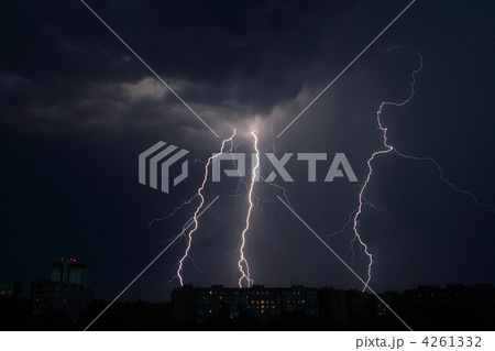 Lightning a thunderstorm, nightly cloudy sky 4261332
