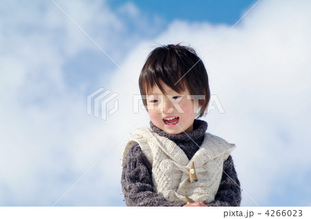 さわやかな空と子供 4266023