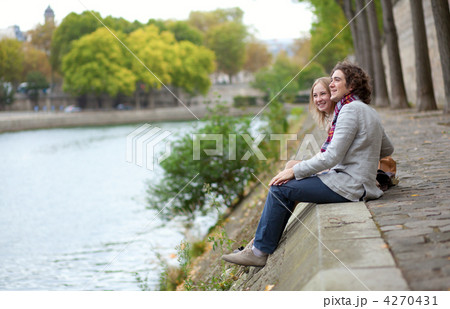 Romantic couple in Paris, having a date 4270431