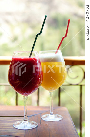 Two fresh fruit juices 4270702