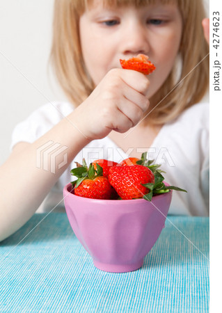 LIttle girl eating strawberries 4274623