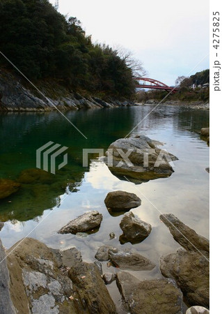 五條市の栄山寺横を流れる音無川 五條市の栄山寺横を流れる音無川 4275825