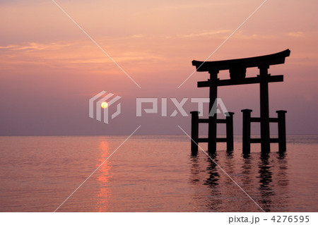 白髭神社の朝焼け 4276595