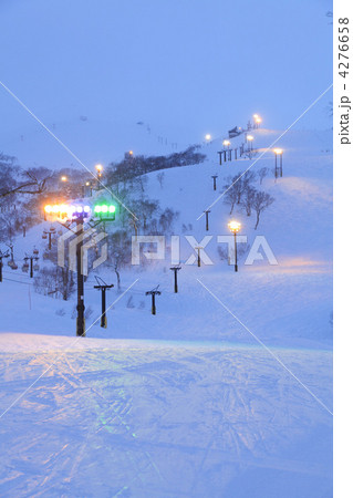 ニセコひらふスキー場　ナイター 4276658