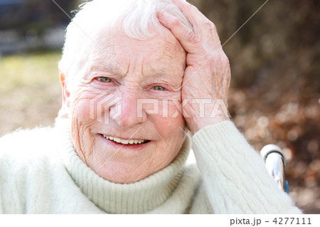 笑顔の西洋人シニア 4277111