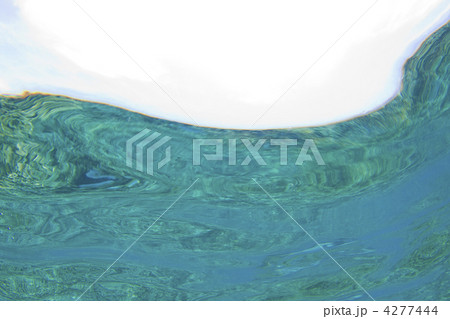 エメラルドの水面 4277444