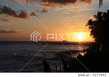 ワイキキビーチの夕暮れ 4277942