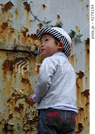 鉄扉と子供 鉄扉と子供 4279194