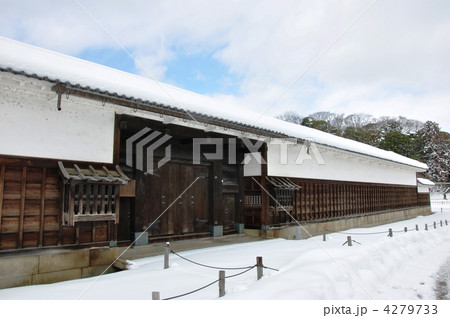 彦根城旧西郷屋敷長屋門・雪景色 4279733