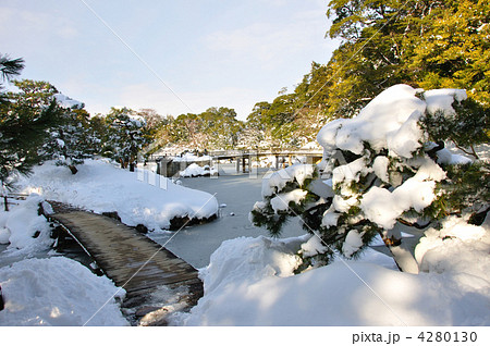 彦根城玄宮園・雪景色 4280130