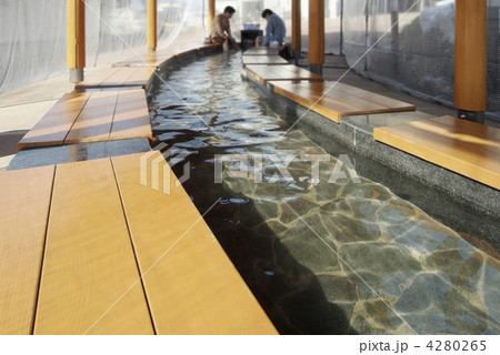 長野県の湯田中温泉の足湯 長野県の湯田中温泉の足湯 4280265