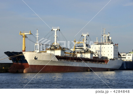 White vessel White vessel 4284848