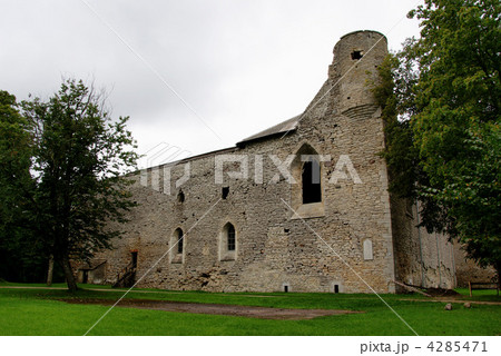 Ruins of a castle 4285471