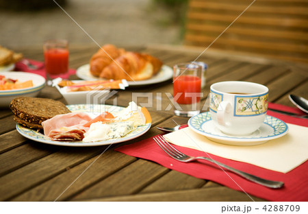 Breakfast in the garden 4288709